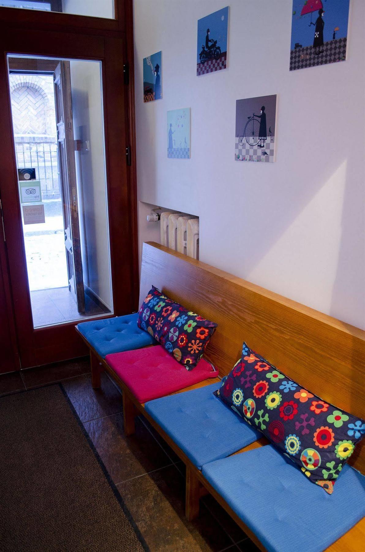 Red Nose Hostel With Self-Check In Riga Eksteriør billede