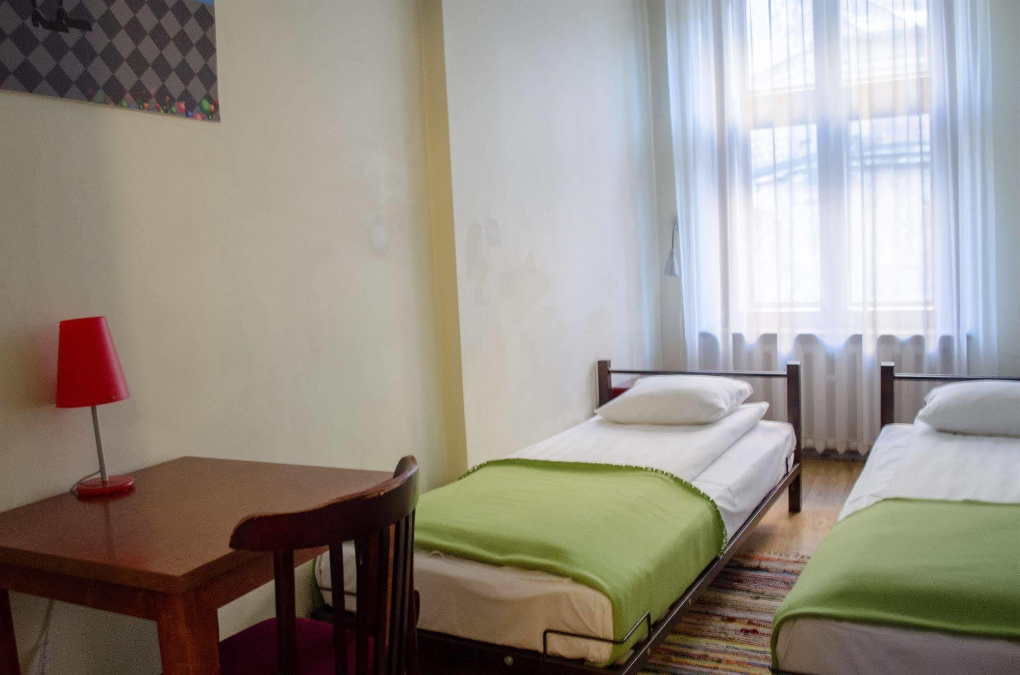 Red Nose Hostel With Self-Check In Riga Eksteriør billede