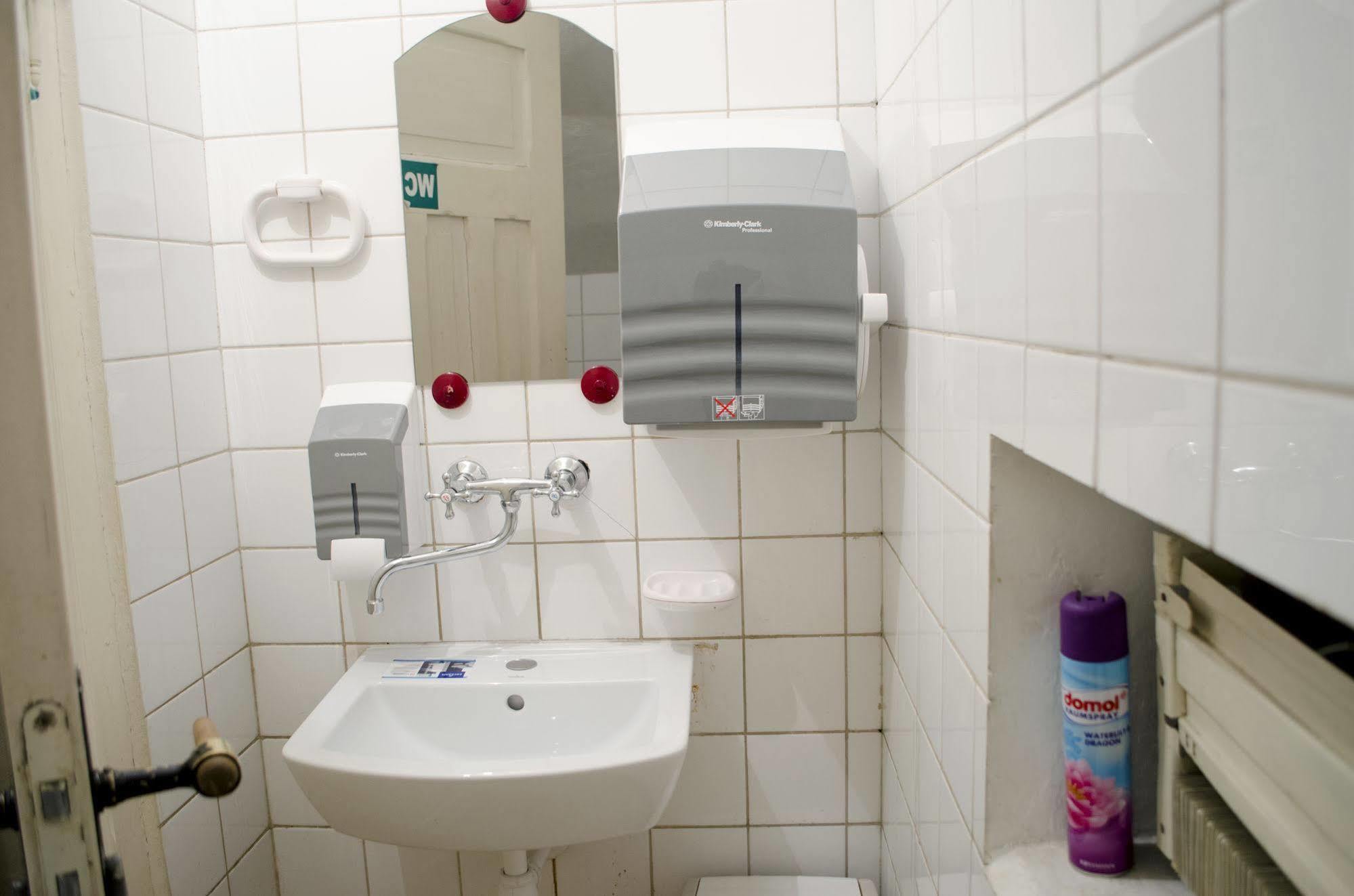 Red Nose Hostel With Self-Check In Riga Eksteriør billede